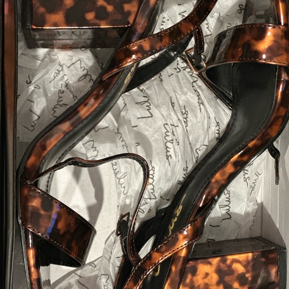 Lulu’s tortoise shell heels! New in box, 7.5! - Picture 4 of 5